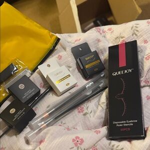 Queenly eyebrow mapping string thread